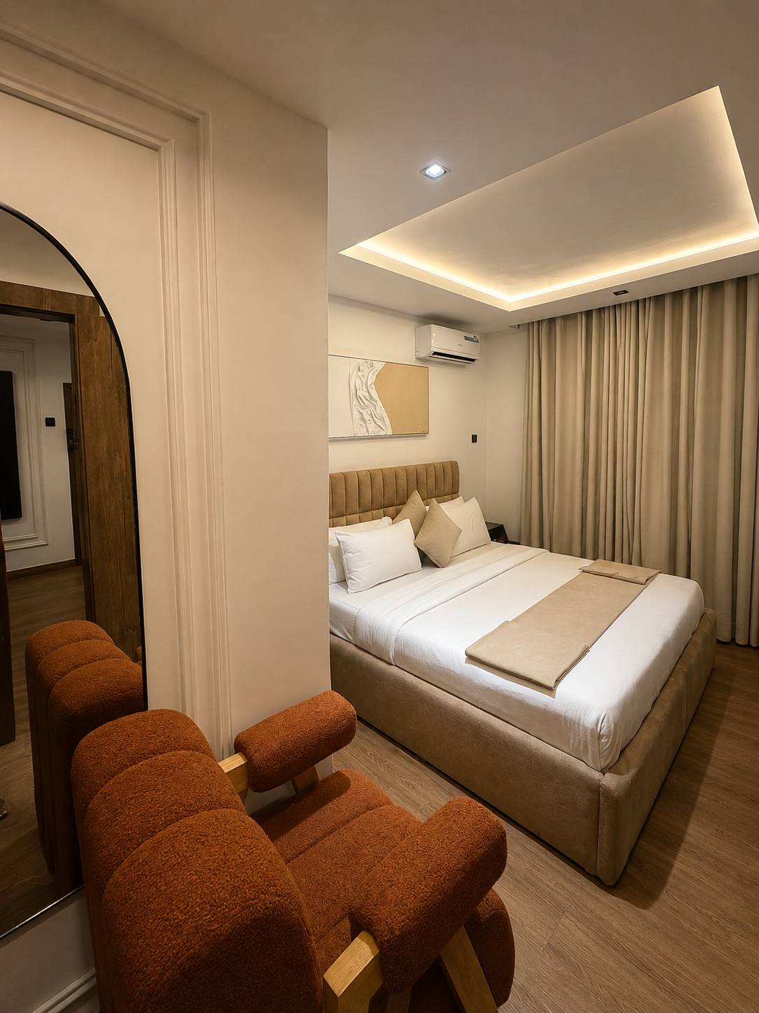 Room 102 — image 1
