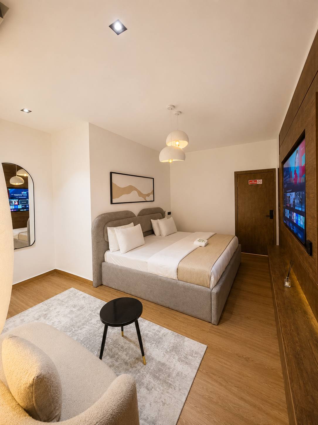 Room 202 — image 2